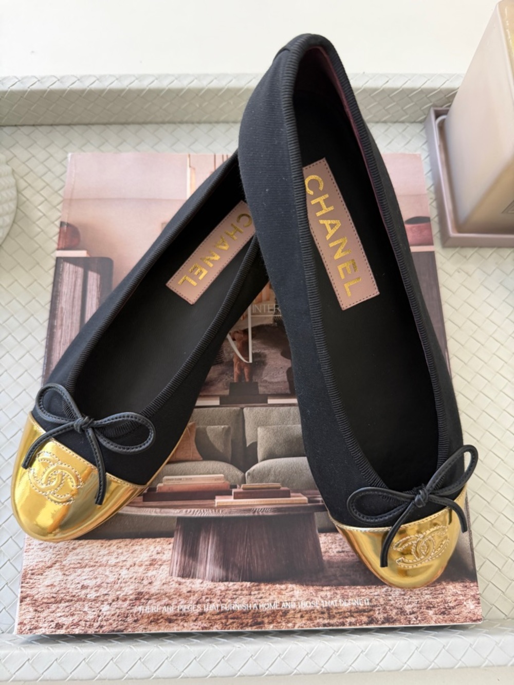 CHANEL GOLD METALLIC GROSGRAIN CC LOGO CAPTOE BLACK FABRIC BALLET FLATS SHOES 38 - Picture 11 of 17